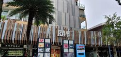 East Village (D16), Retail #567436361
